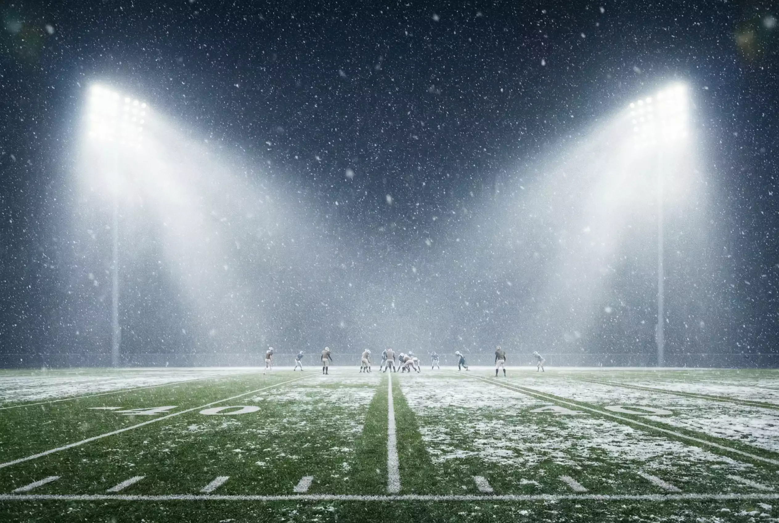 Schneebedecktes American-Football-Feld während eines Spiels